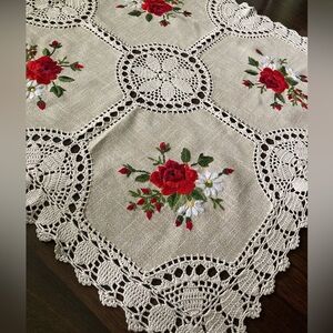 VTG Handmade Lace and Embroidery Tablecloth - Red Roses and Strawberries